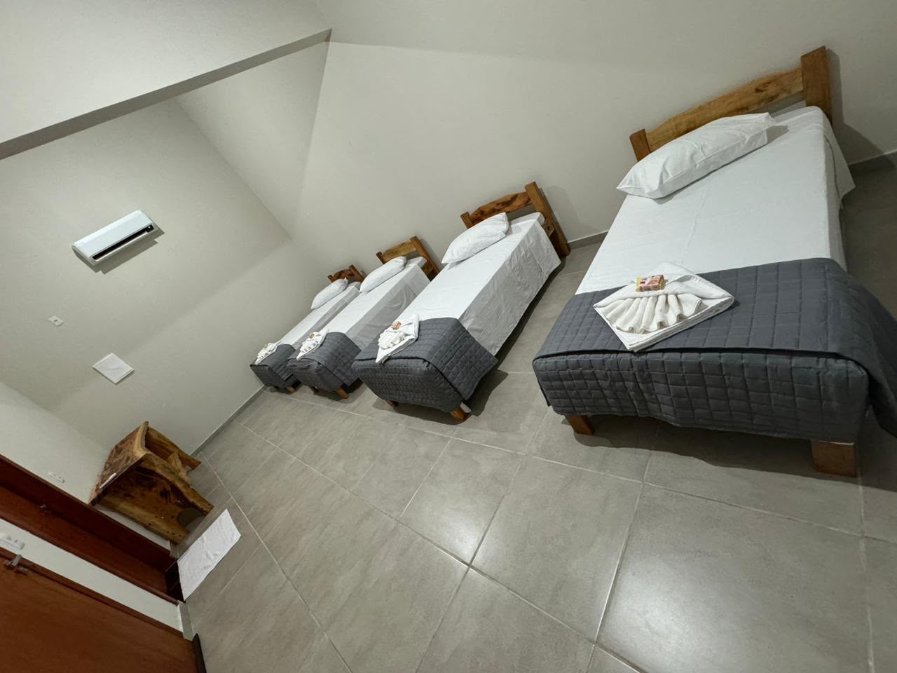 Quarto quádruplo da Eco Pousada Encontro das Águas