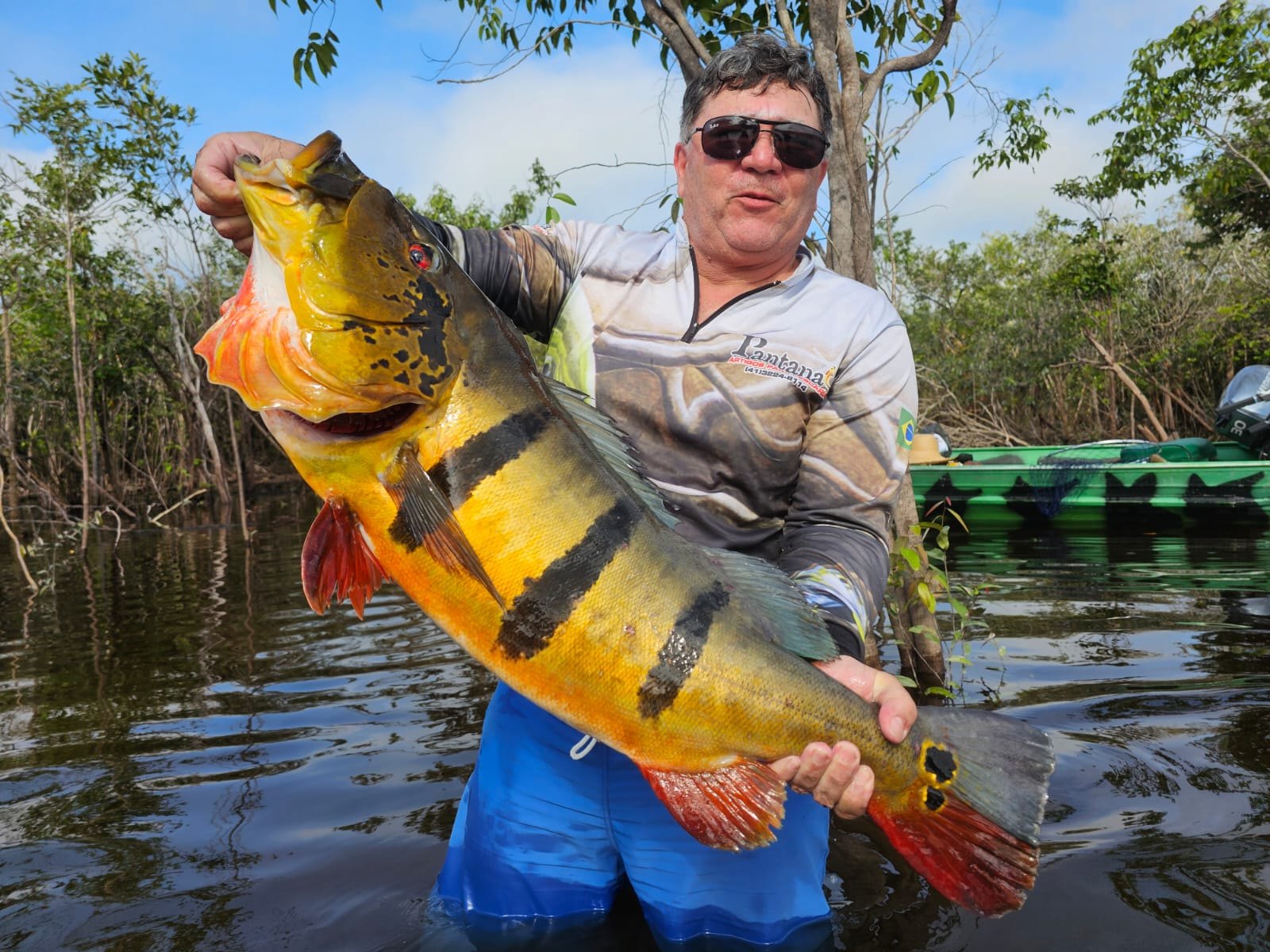 Tucunaré-açu em destaque durante uma pescaria no Rio Jufari