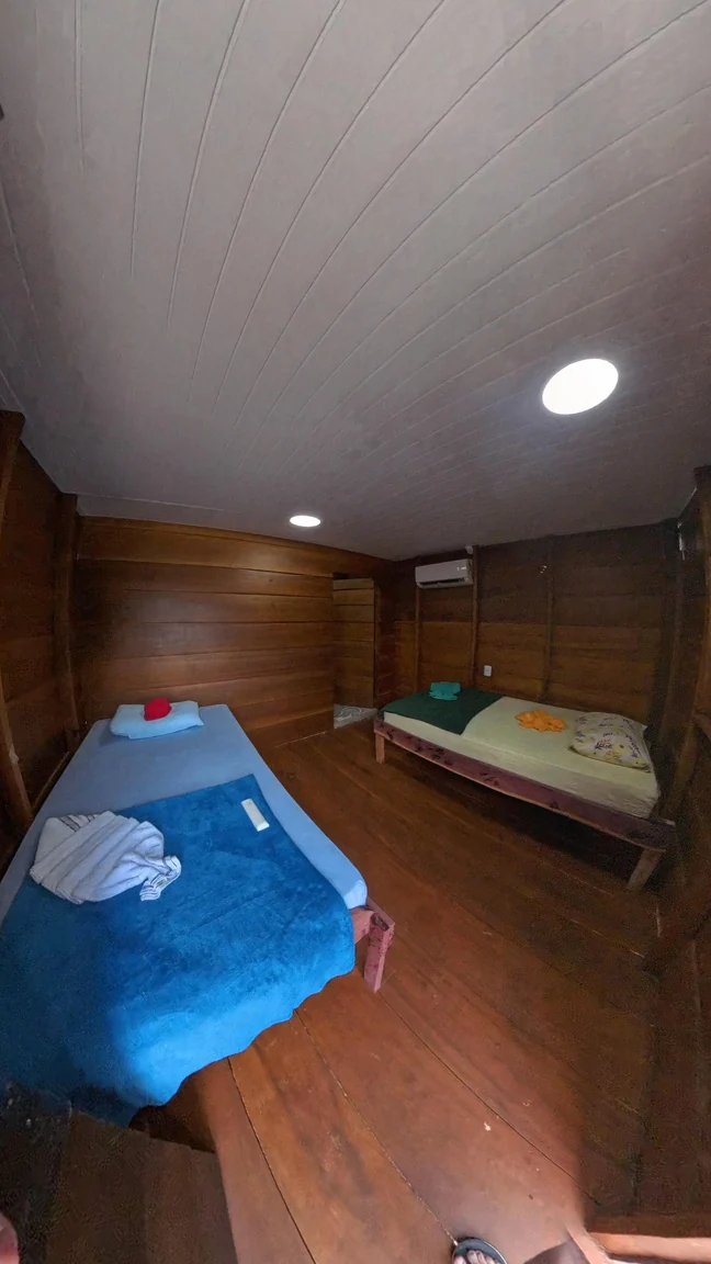 Quarto duplo com ar-condicionado na pousada Rio Negro Açu